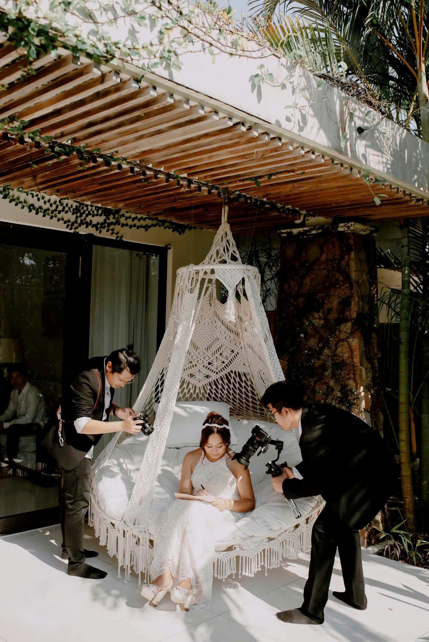 LƯU GIỮ KHOẢNH KHẮC