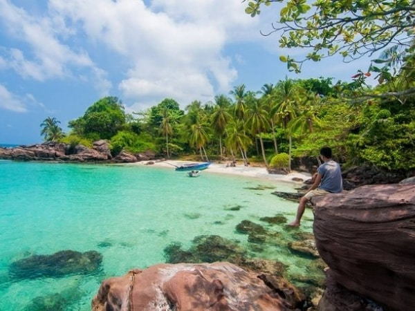 Canoe rental in Phu Quoc for the coral reef diving experience