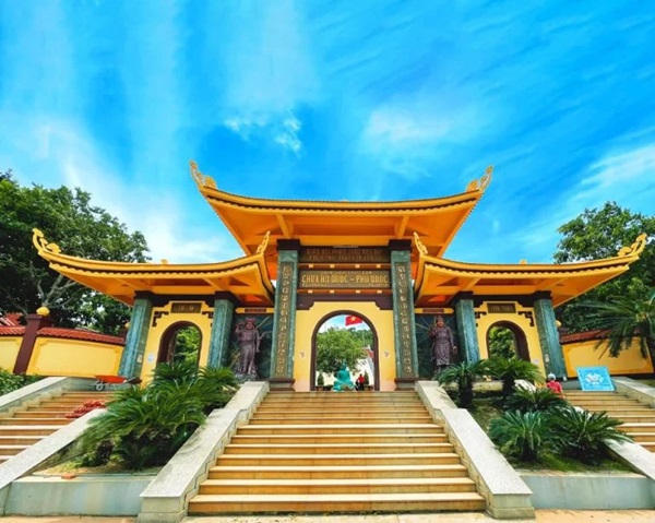 Chùa hộ quốc Phú Quốc - Thắng cảnh nổi tiếng tâm linh trên đảo